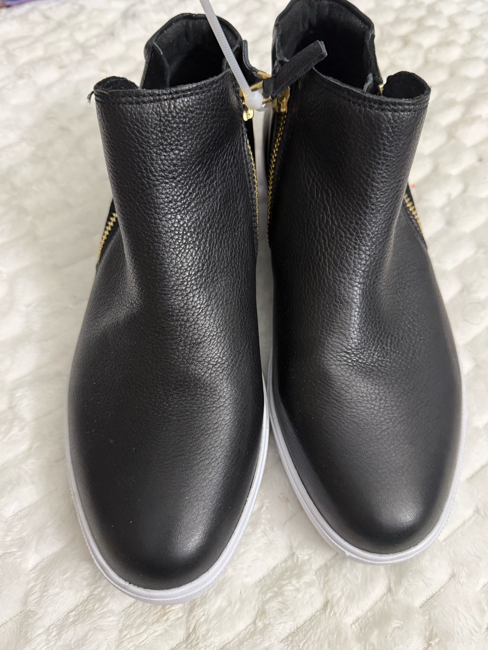 Munro Women’s Viera Mid Sneaker In Black Size 8.5N With TAG $229
